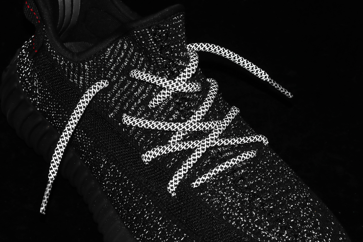 - Super reflective shoe laces