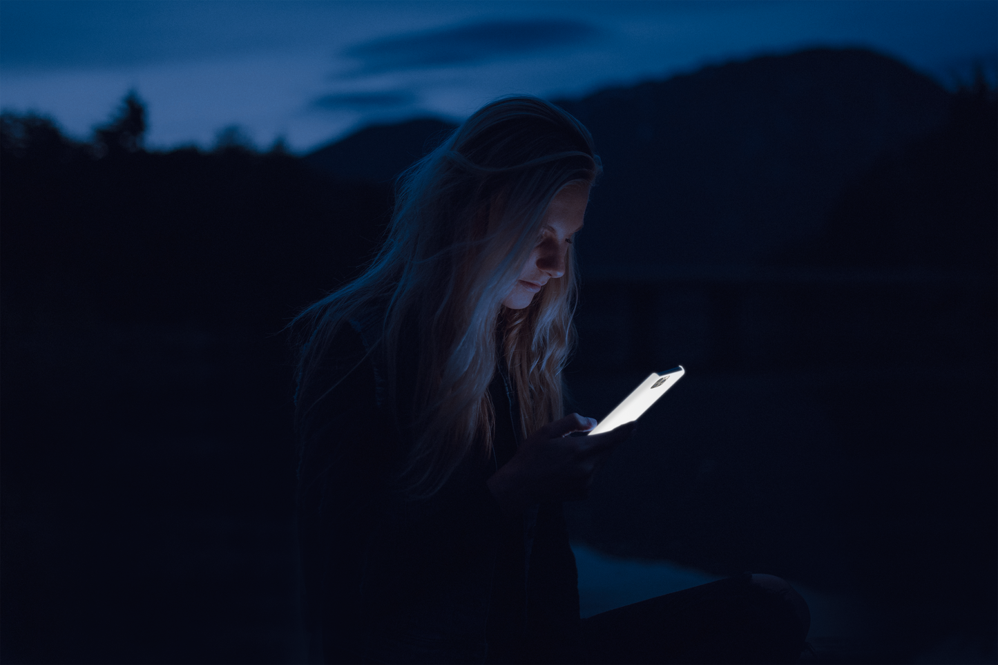 - Super reflective Samsung case